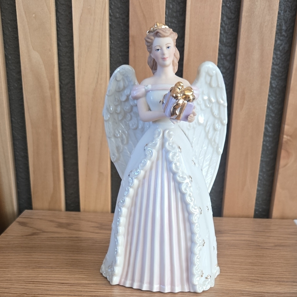 Lenox 2001 Christmas Angel Figurine